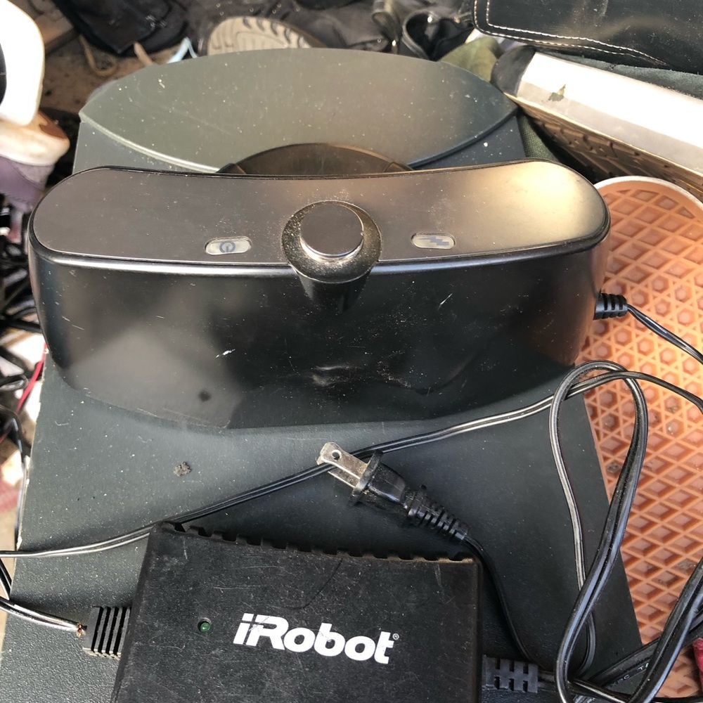 IRobot Roomba Black Charging Dock for VR Accessories